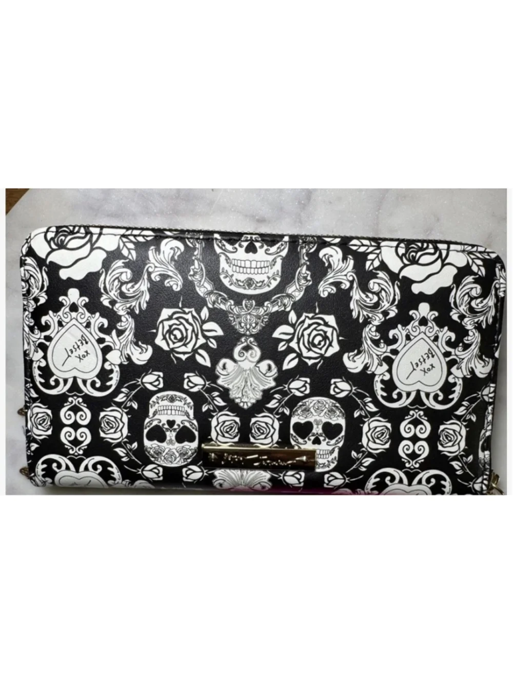 Betsey Johnson Skulls& Roses Zip Around Wristlet Wallet Black & White Gold Goth